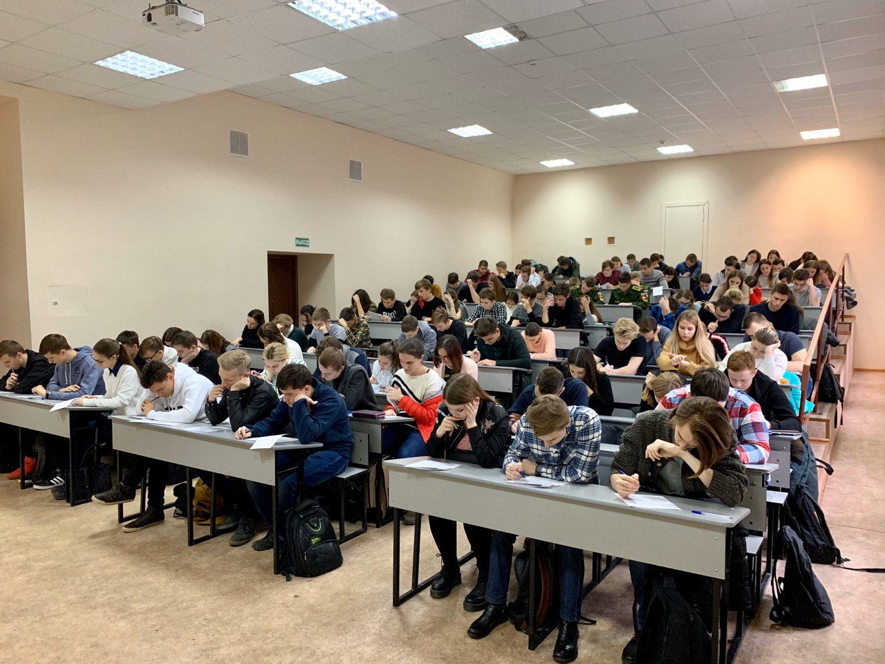 Состоялся первый тур городской олимпиады по английскому языку